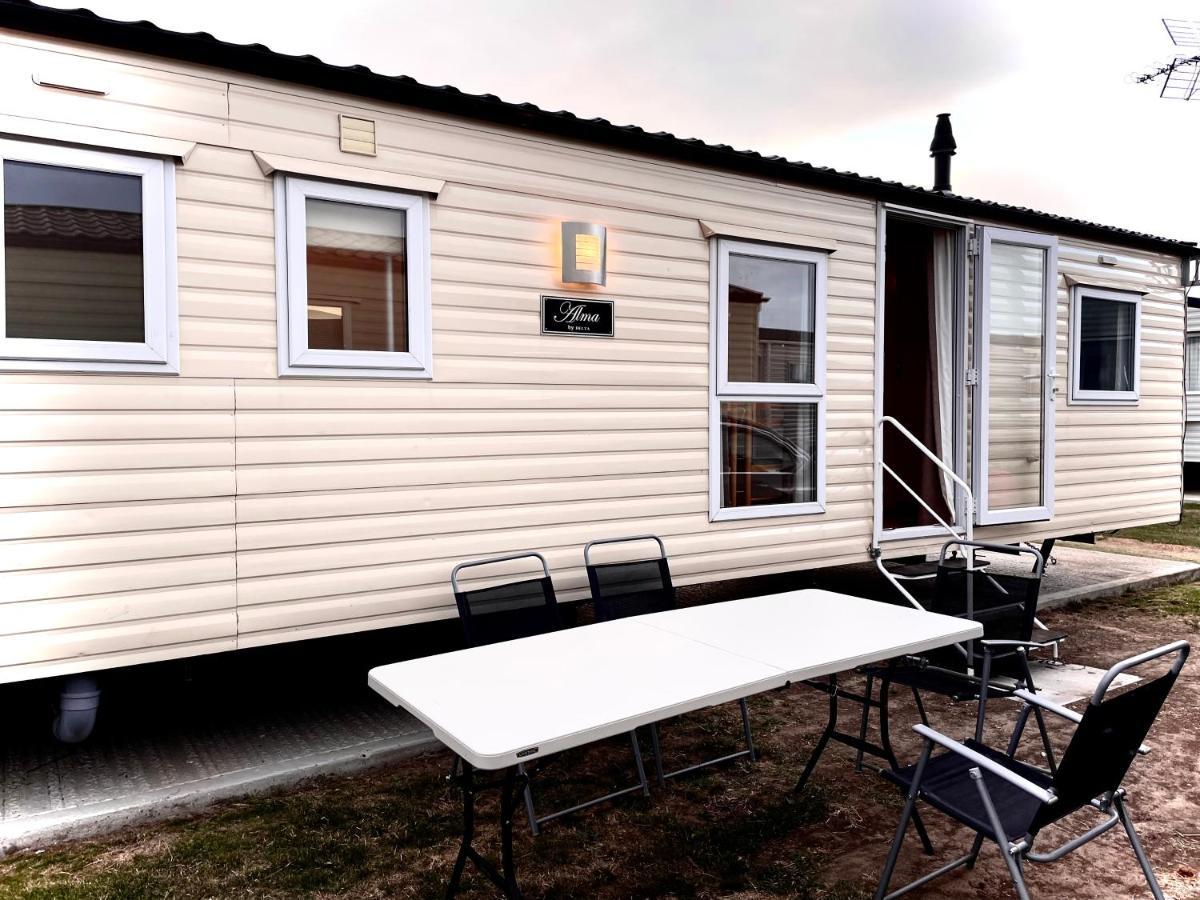 Impeccable 4-Bed Caravan In Clacton-On-Sea Kültér fotó