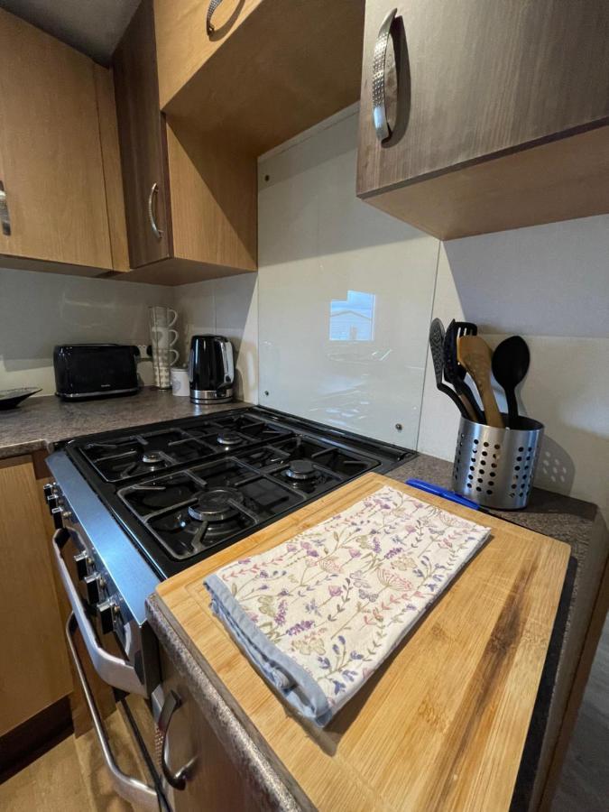 Impeccable 4-Bed Caravan In Clacton-On-Sea Kültér fotó