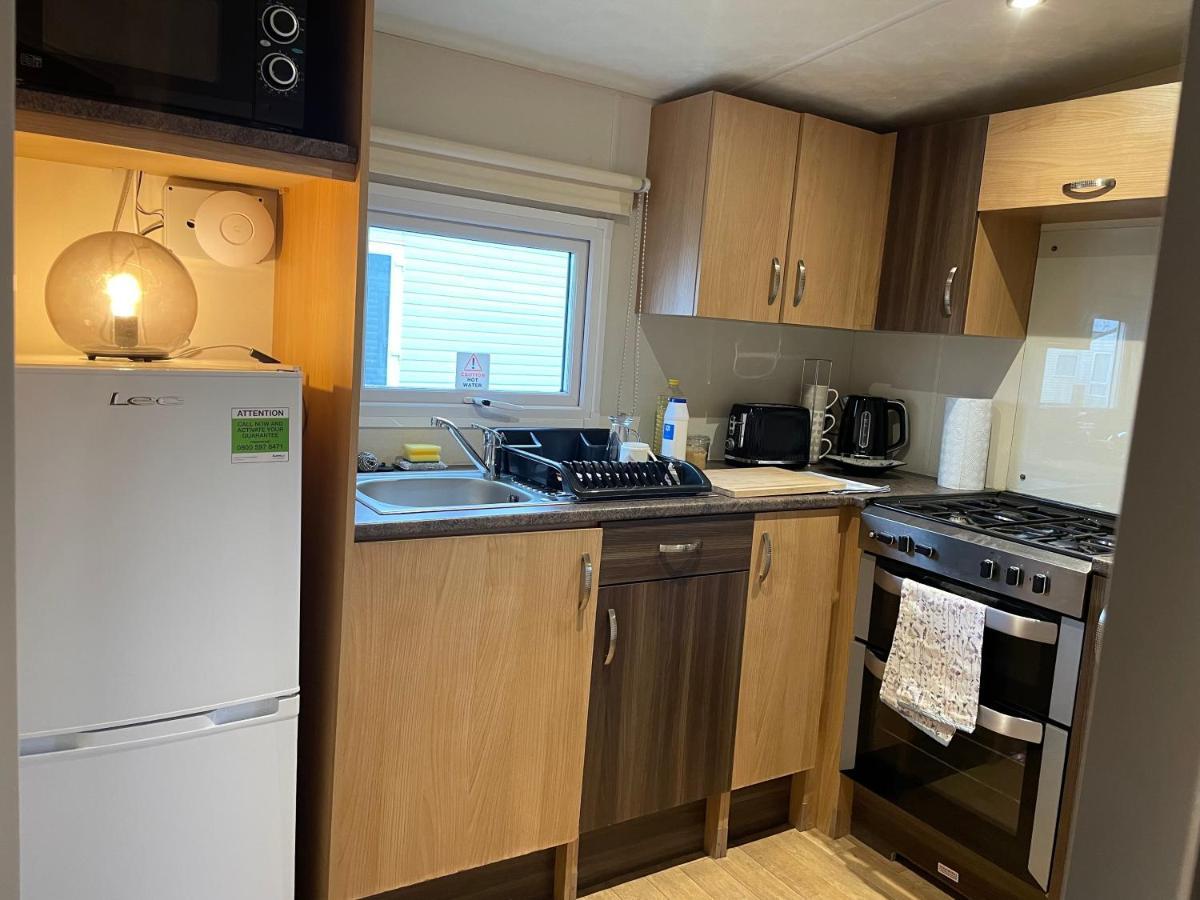 Impeccable 4-Bed Caravan In Clacton-On-Sea Kültér fotó