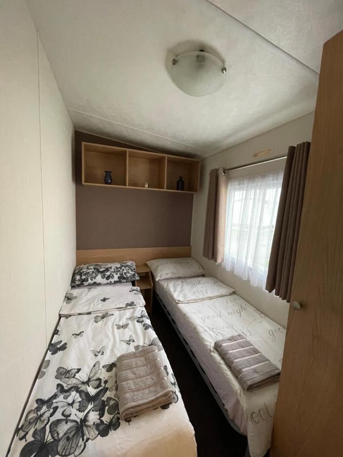 Impeccable 4-Bed Caravan In Clacton-On-Sea Kültér fotó