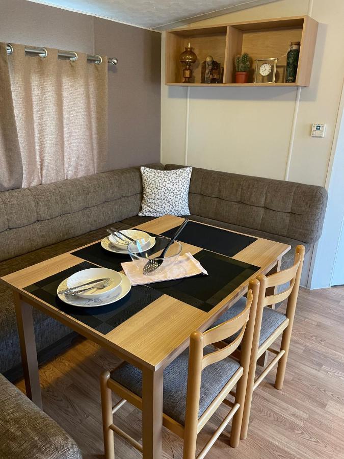 Impeccable 4-Bed Caravan In Clacton-On-Sea Kültér fotó