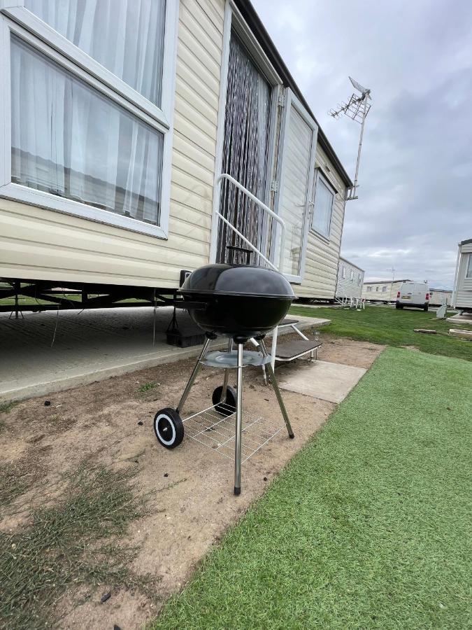 Impeccable 4-Bed Caravan In Clacton-On-Sea Kültér fotó