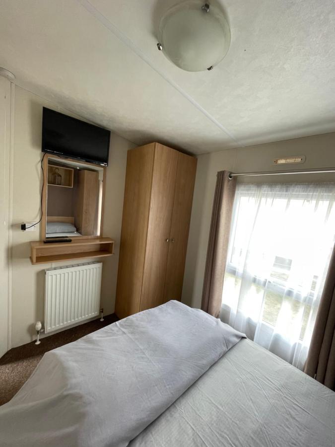 Impeccable 4-Bed Caravan In Clacton-On-Sea Kültér fotó