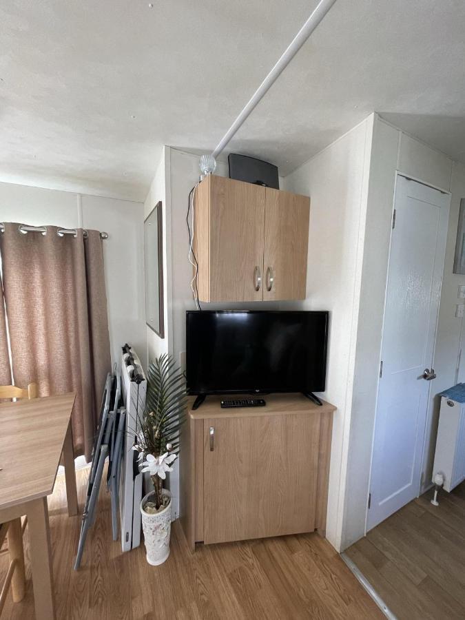 Impeccable 4-Bed Caravan In Clacton-On-Sea Kültér fotó