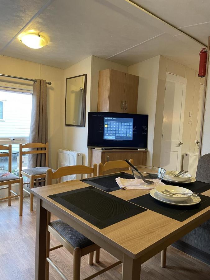 Impeccable 4-Bed Caravan In Clacton-On-Sea Kültér fotó