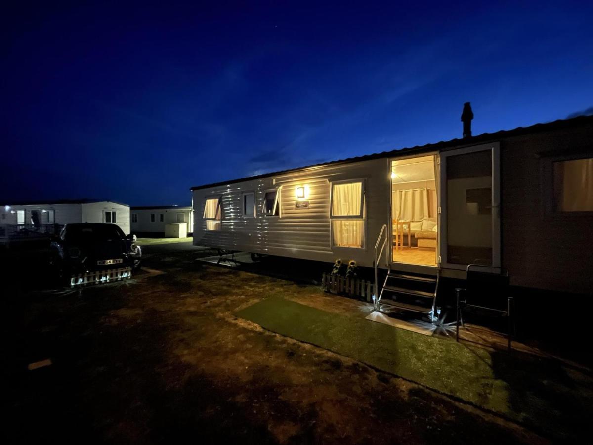 Impeccable 4-Bed Caravan In Clacton-On-Sea Kültér fotó