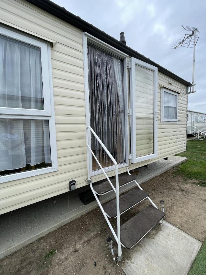 Impeccable 4-Bed Caravan In Clacton-On-Sea Kültér fotó