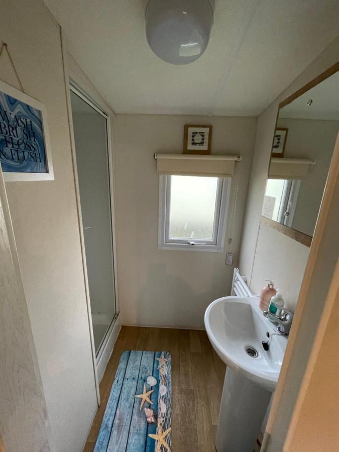 Impeccable 4-Bed Caravan In Clacton-On-Sea Kültér fotó