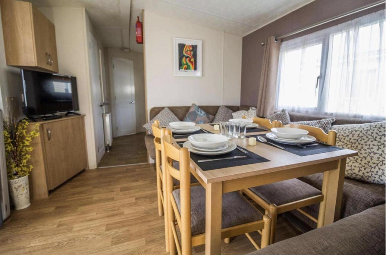 Impeccable 4-Bed Caravan In Clacton-On-Sea Kültér fotó